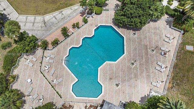 11111 Biscayne Boulevard 8C, Miami, FL 33181