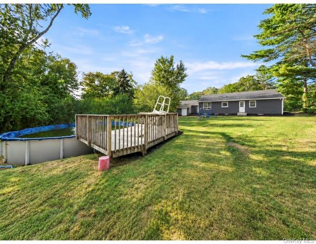 1 Norah Lane, Hyde Park, NY 12538