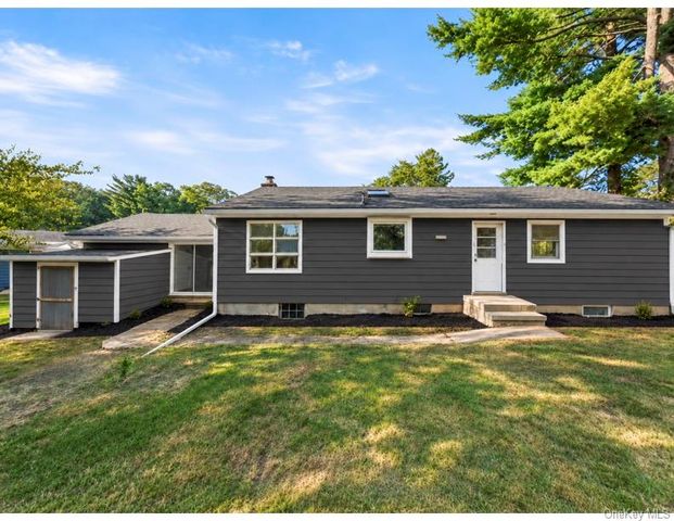 1 Norah Lane, Hyde Park, NY 12538