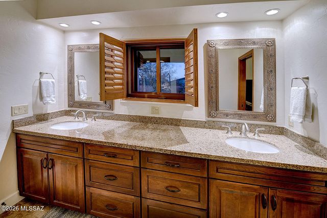 8230 E Ridgewood Drive, Tucson, AZ 85750