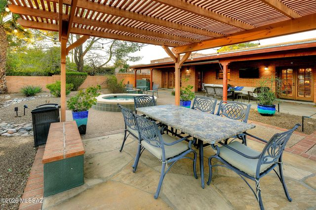 8230 E Ridgewood Drive, Tucson, AZ 85750