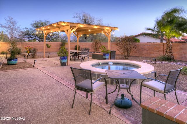 8230 E Ridgewood Drive, Tucson, AZ 85750