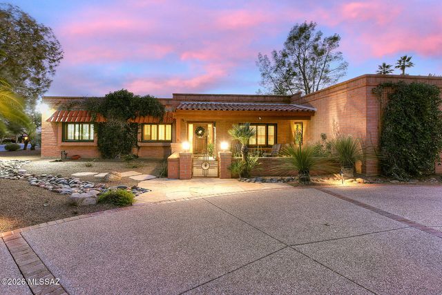 8230 E Ridgewood Drive, Tucson, AZ 85750