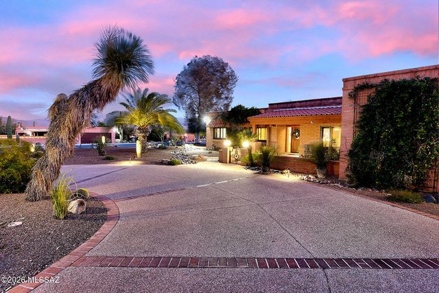 8230 E Ridgewood Drive, Tucson, AZ 85750