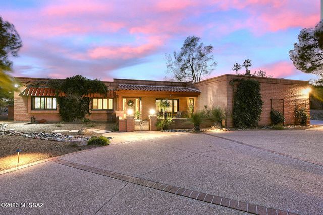 8230 E Ridgewood Drive, Tucson, AZ 85750