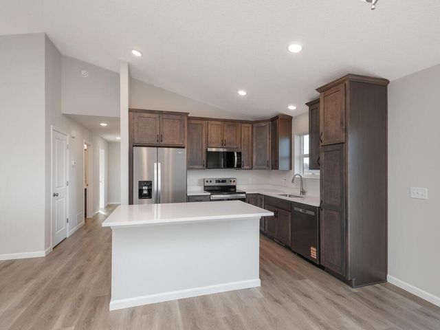 938 Prestwick Drive, Belle Plaine, MN 56011