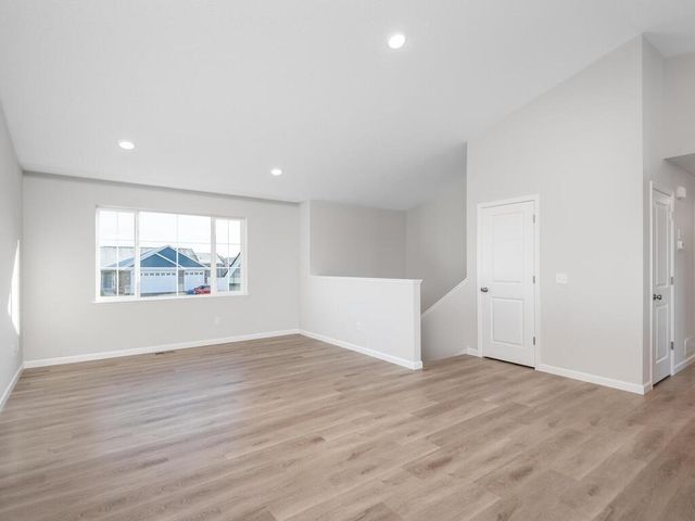 938 Prestwick Drive, Belle Plaine, MN 56011