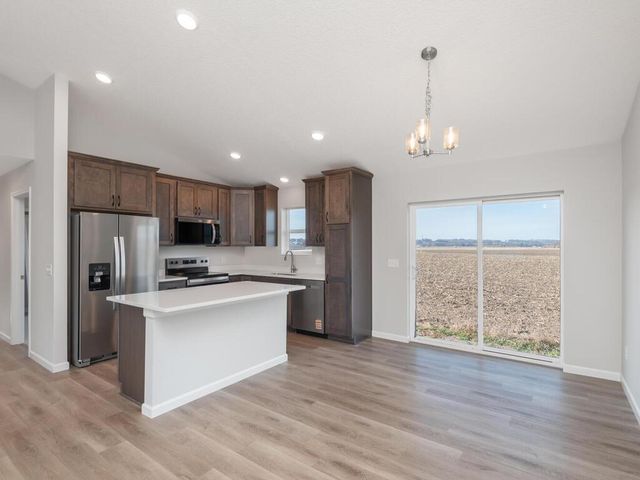 938 Prestwick Drive, Belle Plaine, MN 56011