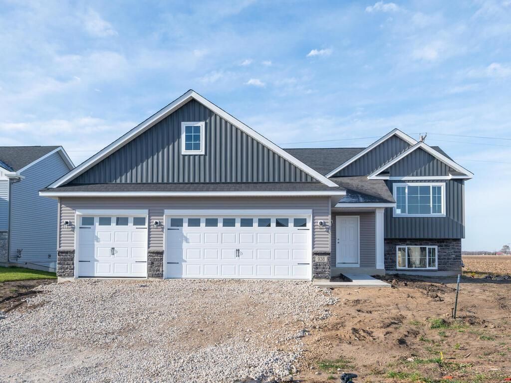 938 Prestwick Drive, Belle Plaine, MN 56011