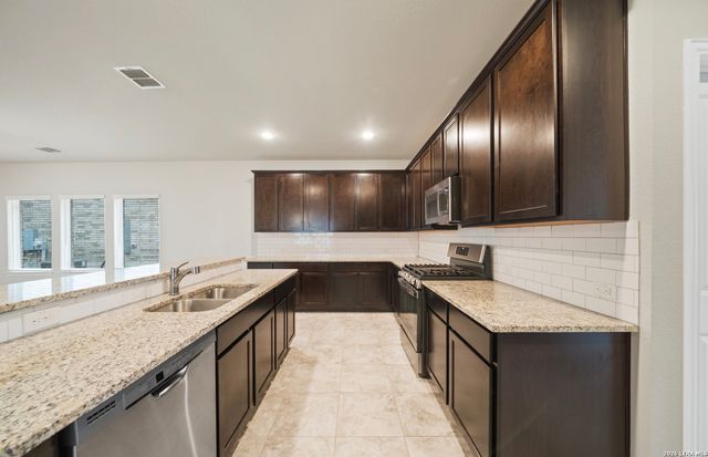 8907 Arundal Garden, Converse, TX 78109