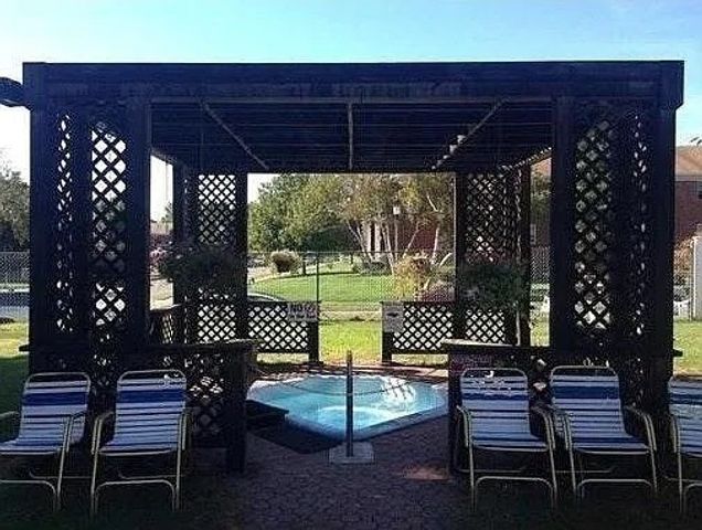 288 Regency Park Dr 288, Agawam, MA 01001