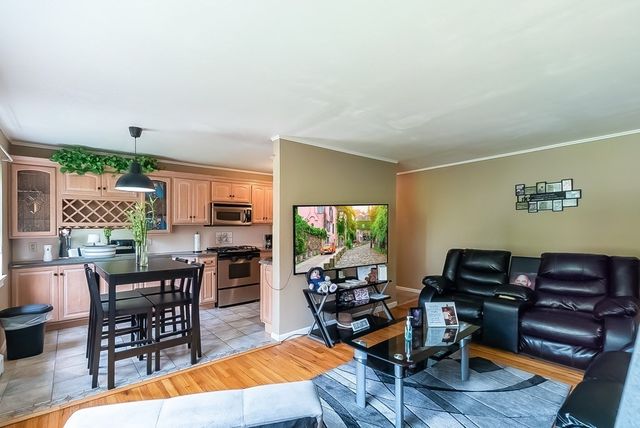 288 Regency Park Dr 288, Agawam, MA 01001