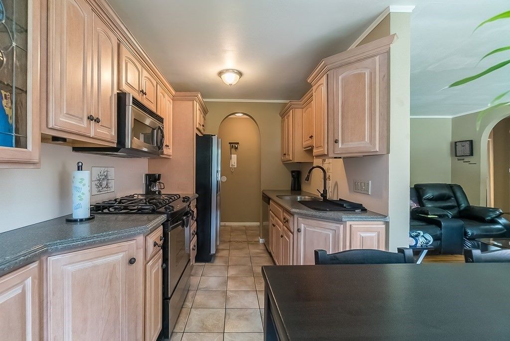 288 Regency Park Dr 288, Agawam, MA 01001