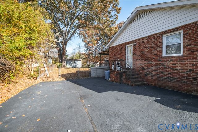 3124 W Hundred Rd, Chester, VA 23831