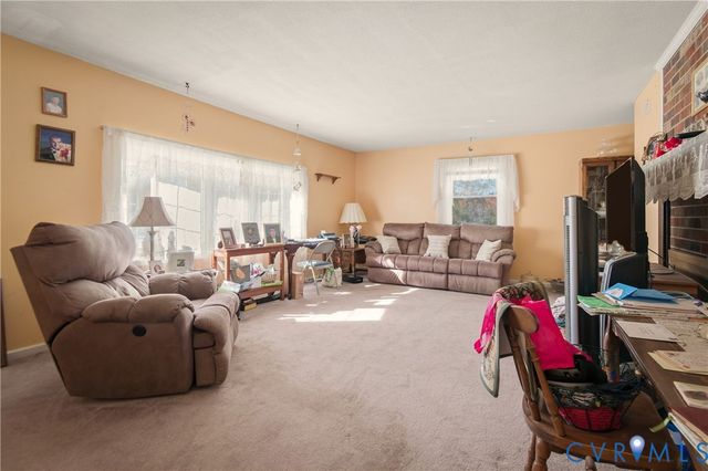 3124 W Hundred Rd, Chester, VA 23831