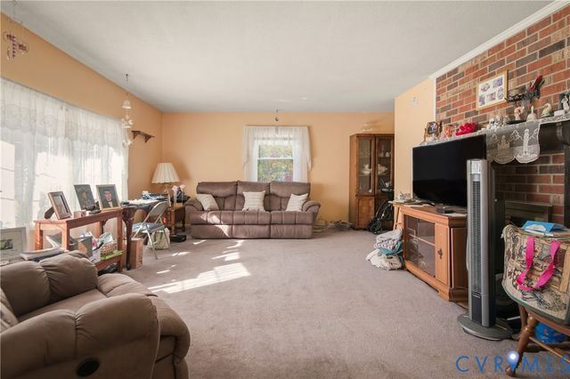 3124 W Hundred Rd, Chester, VA 23831