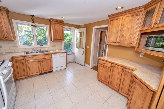 9 Cherlyn Dr, Northborough, MA 01532