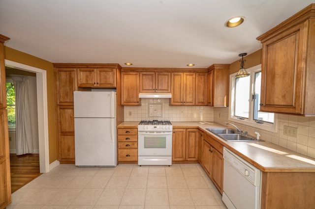 9 Cherlyn Dr, Northborough, MA 01532