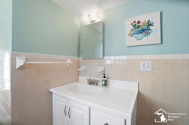 3415 Woodmont Drive, Lambertville, MI 48144