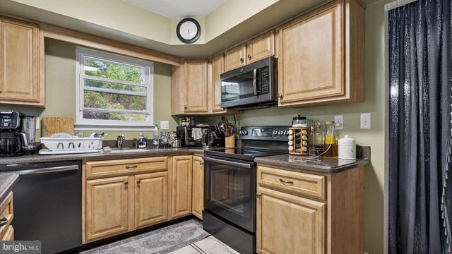 415 FOX HOLLOW DR, Feasterville Trevose, PA 19053