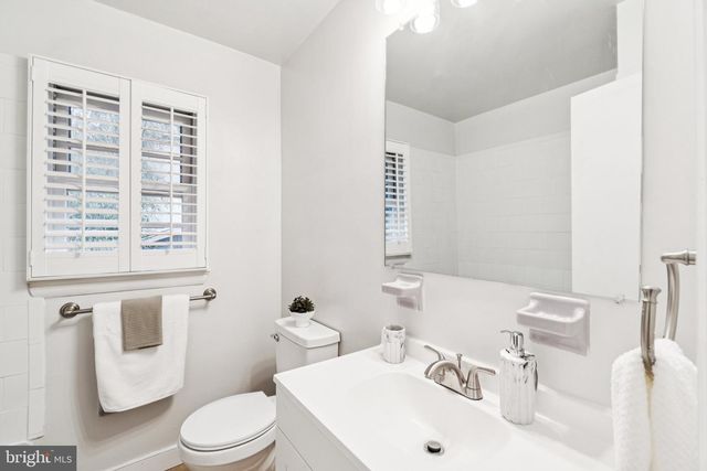 1624 41ST ST N, Mclean, VA 22101