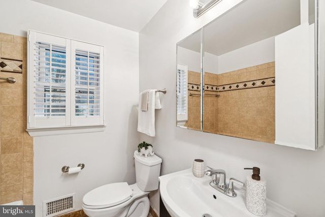 1624 41ST ST N, Mclean, VA 22101