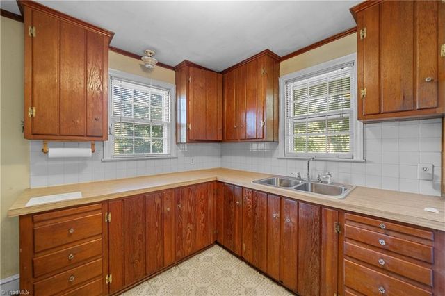 2259 Sherwood Drive, Winston-salem, NC 27103