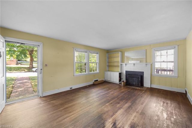 2259 Sherwood Drive, Winston-salem, NC 27103