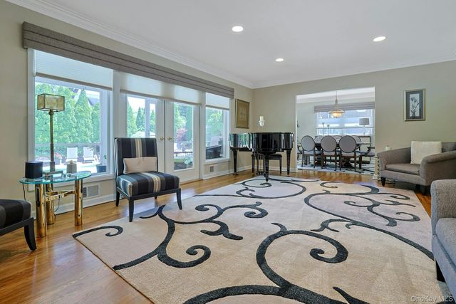 21 Soundview Drive, Eastchester, NY 10709