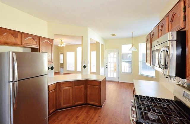 15410 Oak Lake Glen Dr, Sugar Land, TX 77498