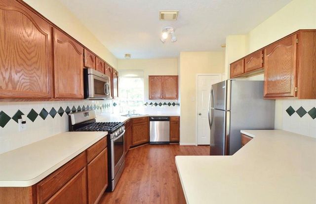 15410 Oak Lake Glen Dr, Sugar Land, TX 77498