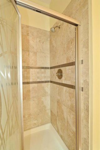 15410 Oak Lake Glen Dr, Sugar Land, TX 77498