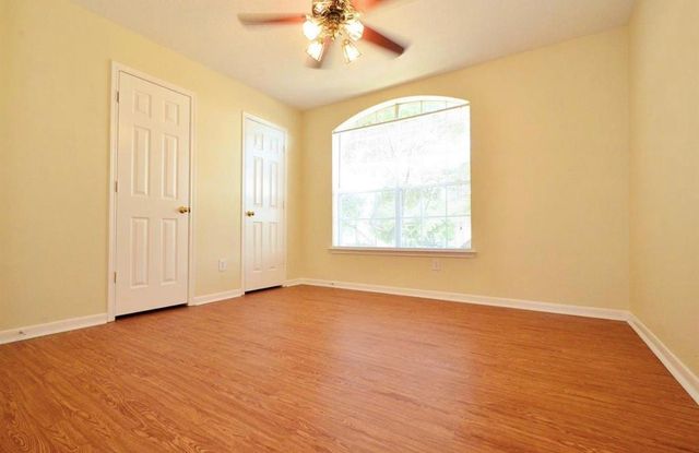 15410 Oak Lake Glen Dr, Sugar Land, TX 77498