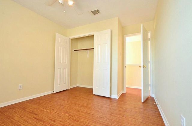 15410 Oak Lake Glen Dr, Sugar Land, TX 77498