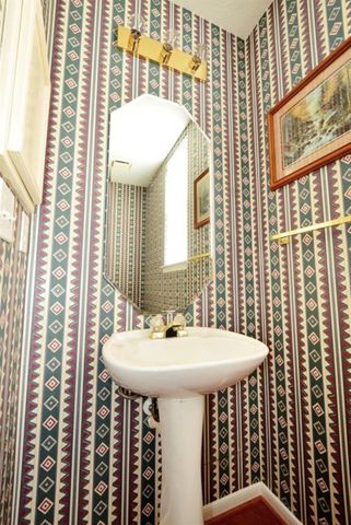 15410 Oak Lake Glen Dr, Sugar Land, TX 77498