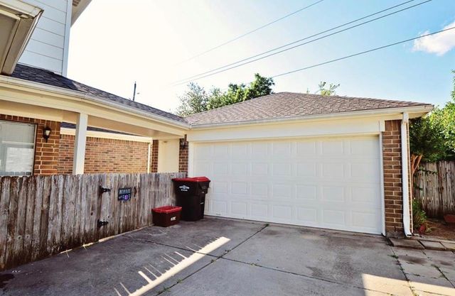 15410 Oak Lake Glen Dr, Sugar Land, TX 77498