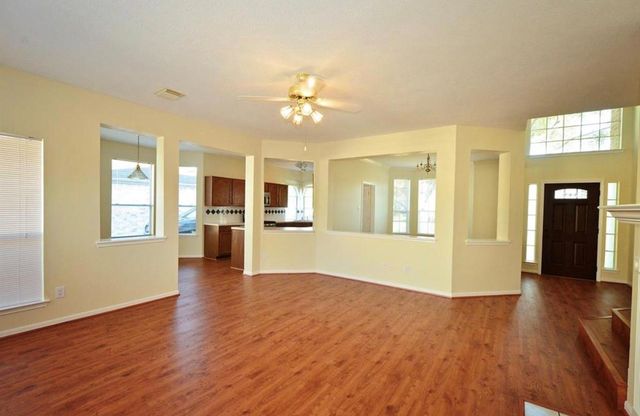 15410 Oak Lake Glen Dr, Sugar Land, TX 77498