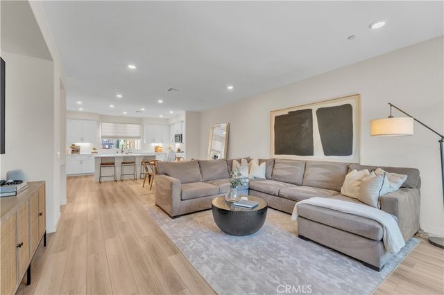 27582 Manzanita, Valencia, CA 91381