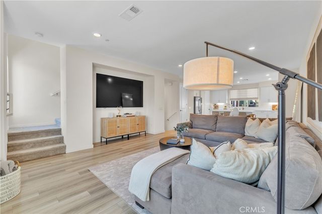 27582 Manzanita, Valencia, CA 91381