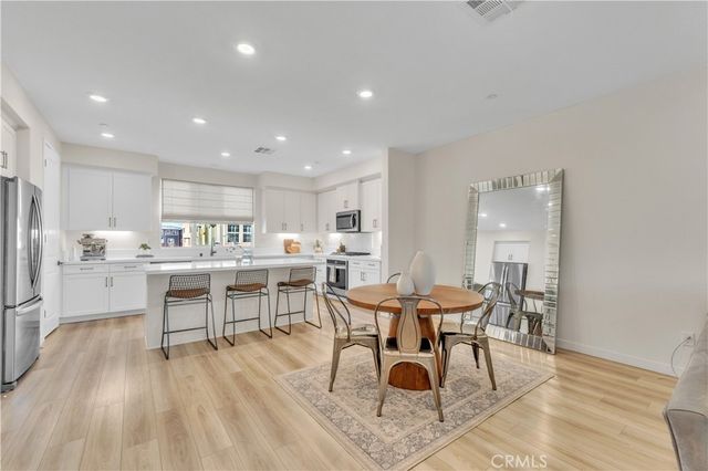 27582 Manzanita, Valencia, CA 91381