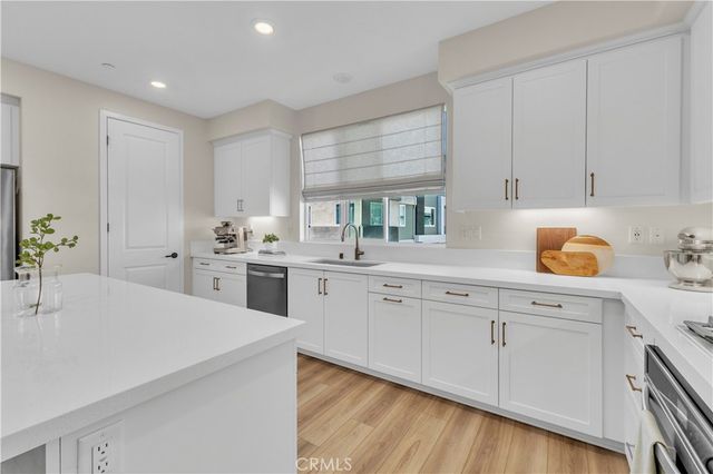 27582 Manzanita, Valencia, CA 91381