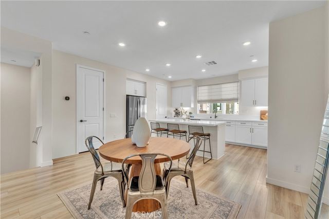 27582 Manzanita, Valencia, CA 91381