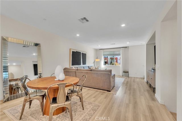 27582 Manzanita, Valencia, CA 91381