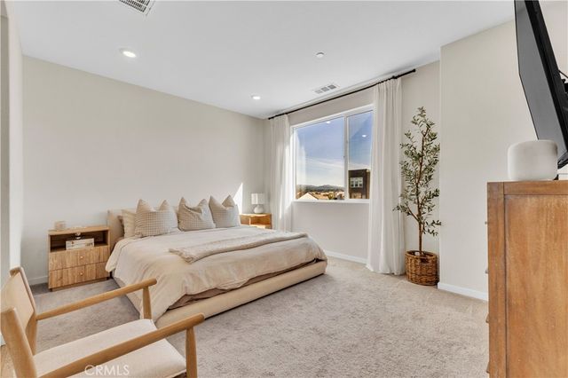 27582 Manzanita, Valencia, CA 91381