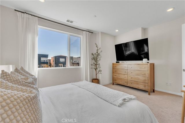 27582 Manzanita, Valencia, CA 91381