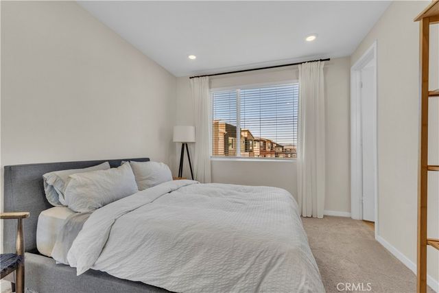 27582 Manzanita, Valencia, CA 91381