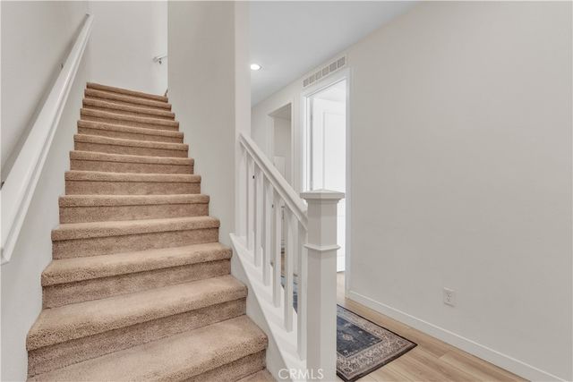 27582 Manzanita, Valencia, CA 91381