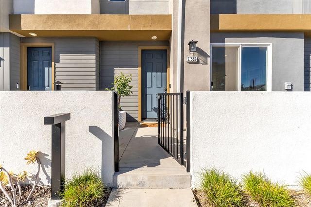 27582 Manzanita, Valencia, CA 91381