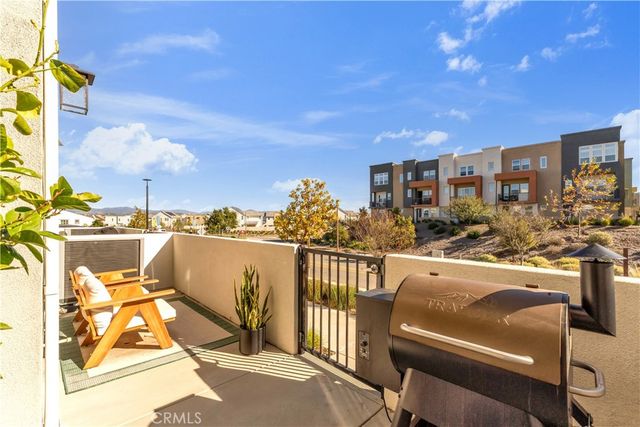 27582 Manzanita, Valencia, CA 91381