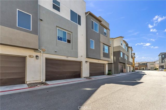 27582 Manzanita, Valencia, CA 91381